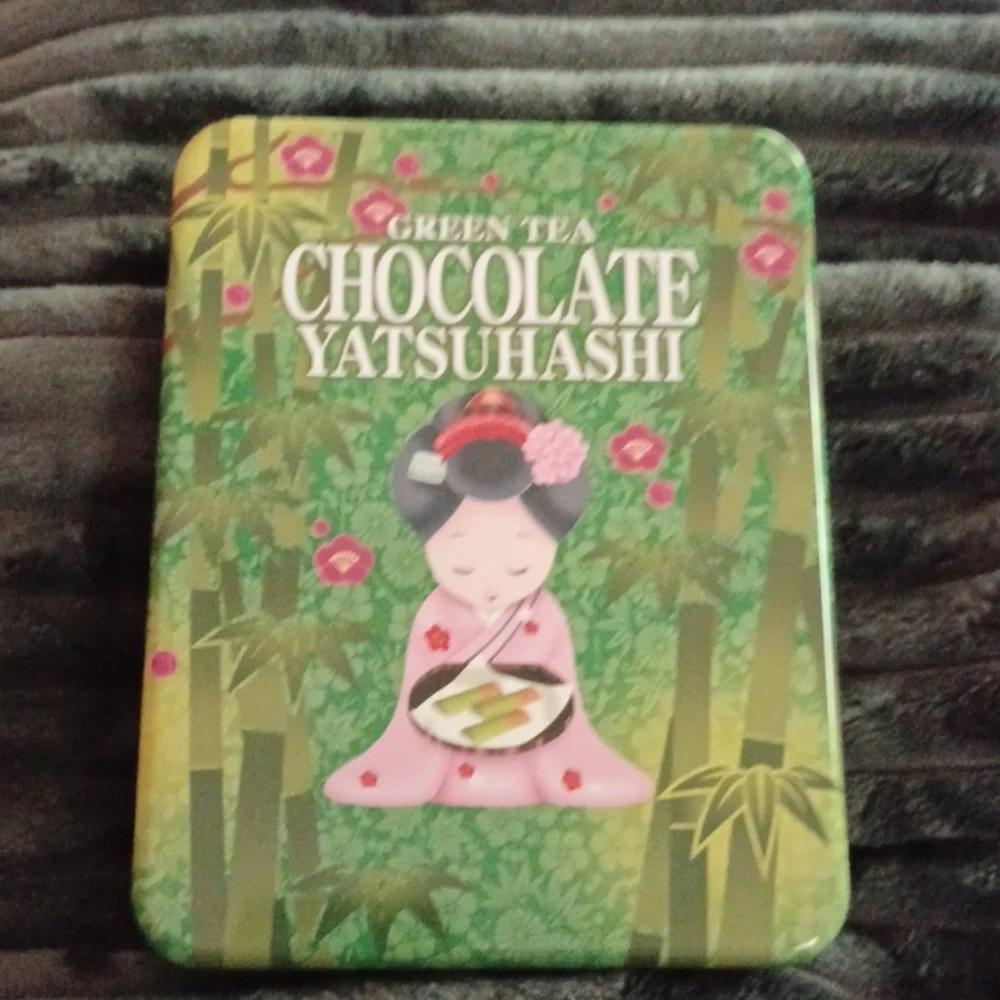 Metal box from Japan with geisha